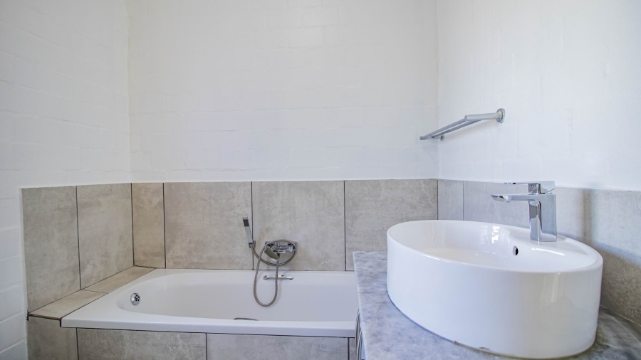 4 Bedroom Property for Sale in Hoogland Western Cape